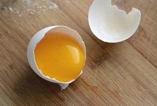 egg yolk for cats