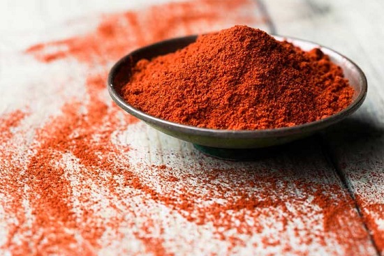 paprika in hummus