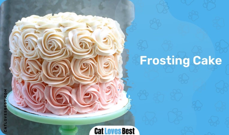 frosting cake